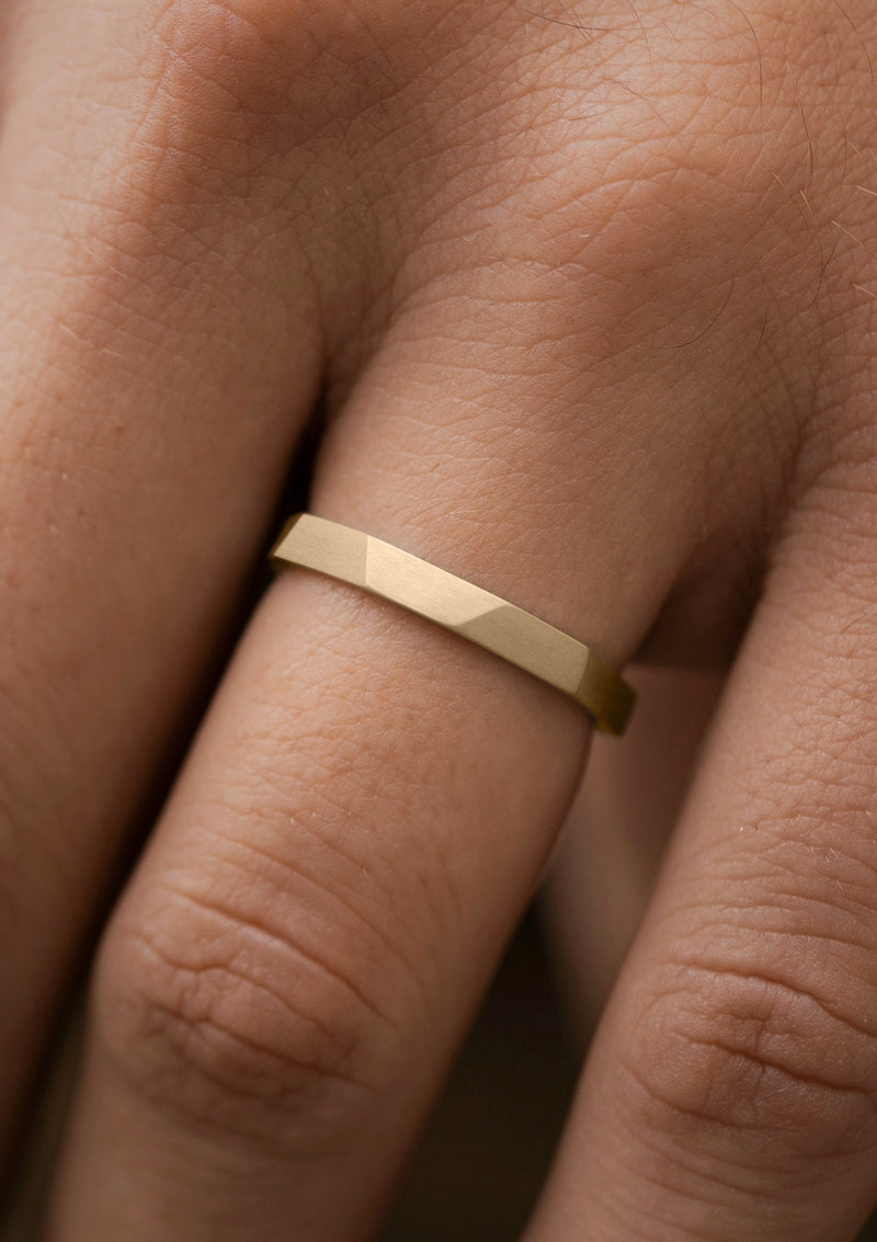 Edge ring in gold